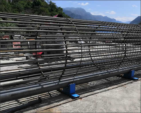 Steel mesh cage for oil conveying pipeline project